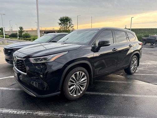 Midnight Black Metallic 2021 Toyota Highlander Platinum
