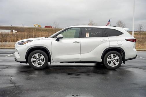 2024 Toyota Highlander LE