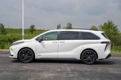 2021 Toyota Sienna XSE 7 Passenger