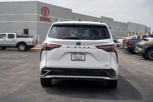 2021 Toyota Sienna XSE 7 Passenger