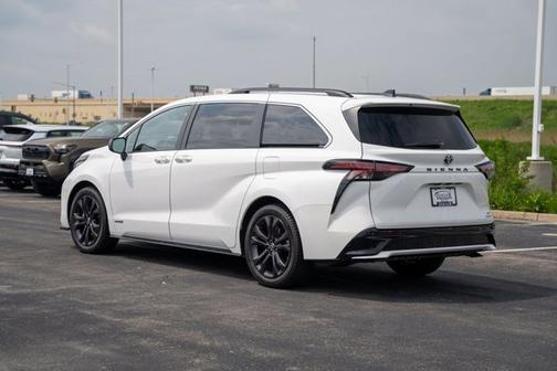 2021 Toyota Sienna XSE 7 Passenger