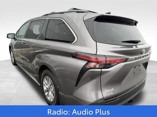 2022 Toyota Sienna XLE