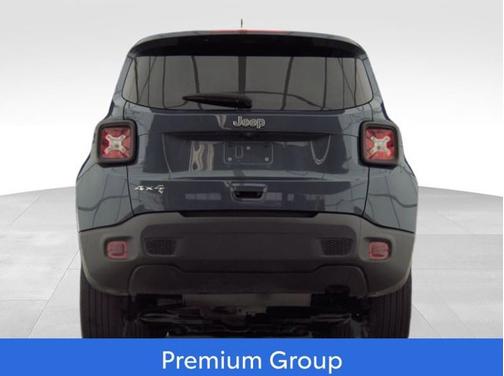 Slate Blue Pearlcoat 2023 Jeep Renegade Latitude