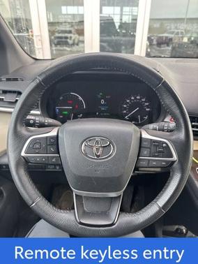 2022 Toyota Sienna XLE