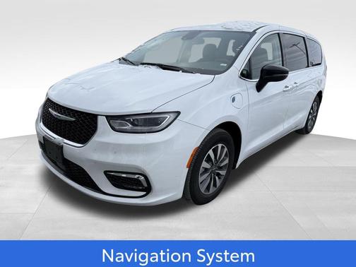 2024 Chrysler Pacifica Hybrid Select
