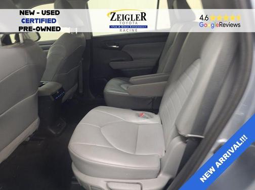 Moon Dust 2021 Toyota Highlander XLE