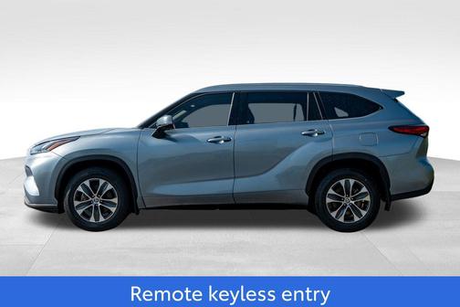 Moon Dust 2021 Toyota Highlander XLE