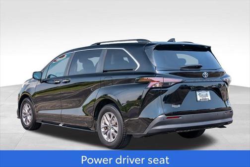 2023 Toyota Sienna XLE 8 Passenger