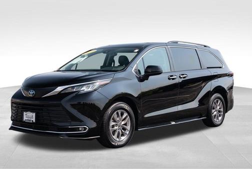 2023 Toyota Sienna XLE 8 Passenger
