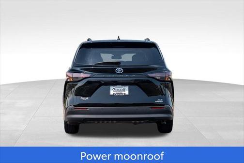 2023 Toyota Sienna XLE 8 Passenger