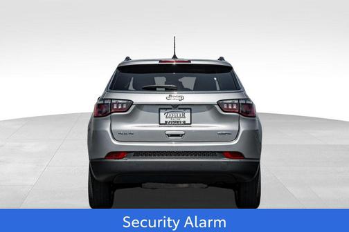Billet Silver Metallic Clearcoat 2022 Jeep Compass Latitude