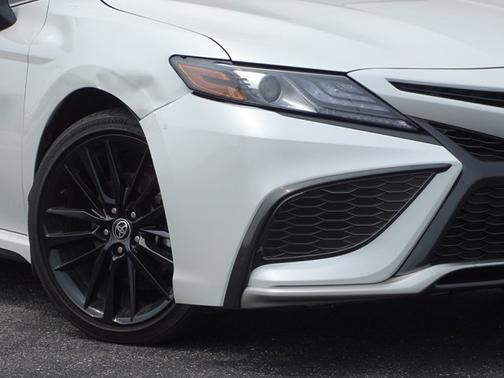 Photo 3 of 27 of 2021 Toyota Camry XSE