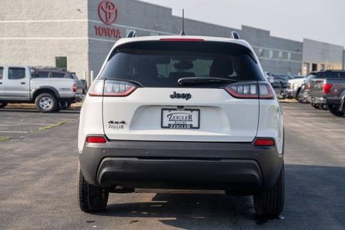 2023 Jeep Cherokee Altitude Lux