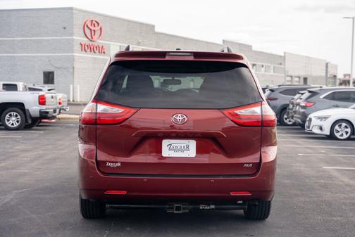 2017 Toyota Sienna XLE Premium