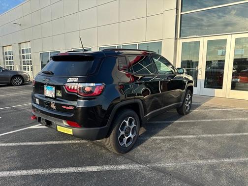 Diamond Black Crystal Pearlcoat 2022 Jeep Compass Trailhawk