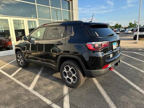Diamond Black Crystal Pearlcoat 2022 Jeep Compass Trailhawk