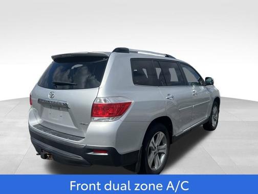 Classic Silver Metallic 2013 Toyota Highlander Limited