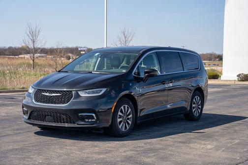 2022 Chrysler Pacifica Hybrid Touring L