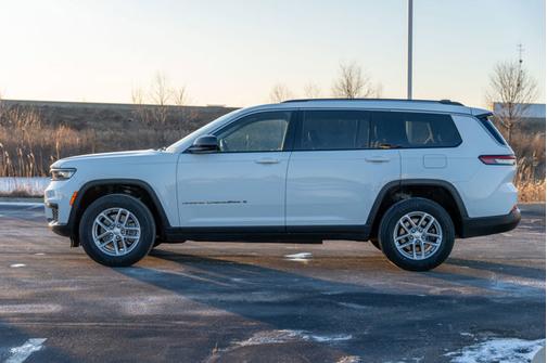 2022 Jeep Grand Cherokee L Laredo