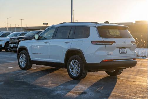 2022 Jeep Grand Cherokee L Laredo