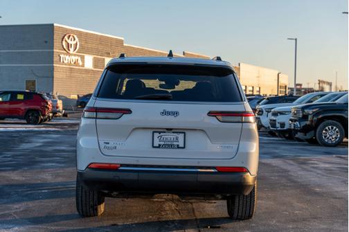 2022 Jeep Grand Cherokee L Laredo