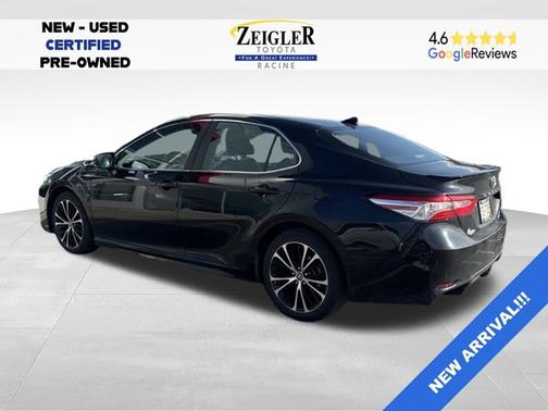 Midnight Black Metallic 2020 Toyota Camry SE
