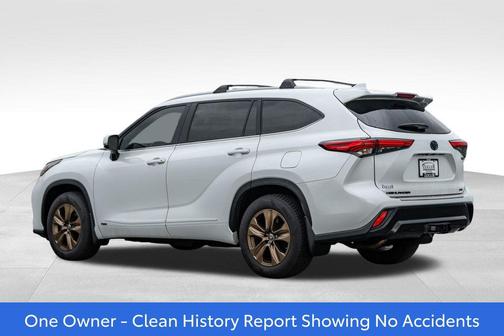 Wind Chill Pearl 2023 Toyota Highlander Hybrid XLE