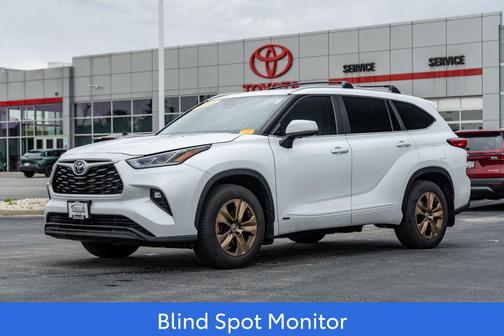 Wind Chill Pearl 2023 Toyota Highlander Hybrid XLE