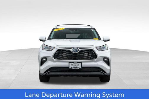 Wind Chill Pearl 2023 Toyota Highlander Hybrid XLE