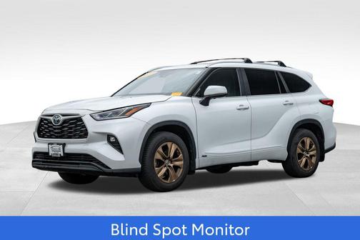 Wind Chill Pearl 2023 Toyota Highlander Hybrid XLE