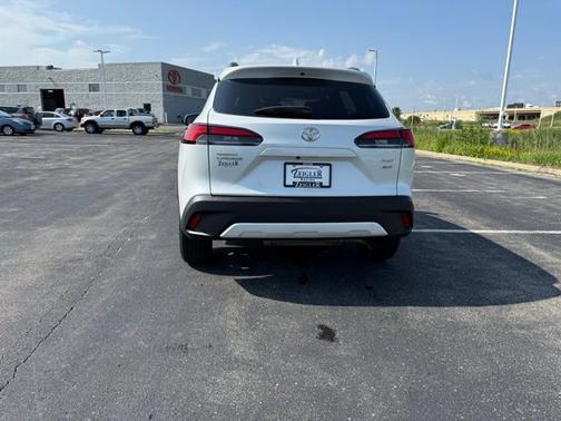 2023 Toyota Corolla Cross XLE