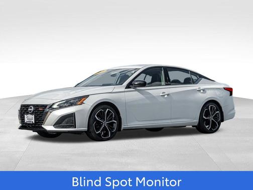 Pearl White Tricoat 2023 Nissan Altima SR FWD