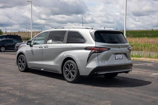 2025 Toyota Sienna Platinum