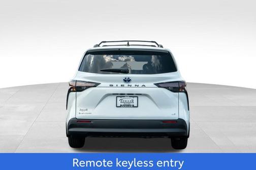 2025 Toyota Sienna LE