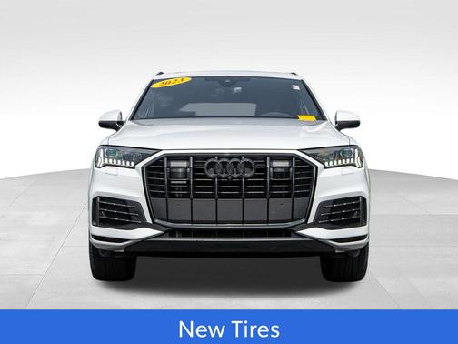 Glacier White Metallic 2023 Audi Q7 45 Premium Plus