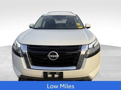2024 Nissan Pathfinder SL 4WD