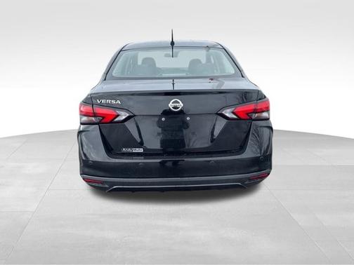 2022 Nissan Versa 1.6 S