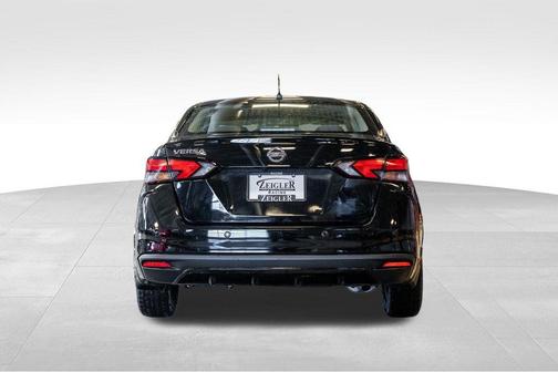 2022 Nissan Versa 1.6 S