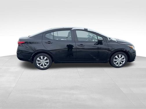 2022 Nissan Versa 1.6 S