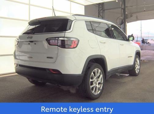Bright White Clearcoat 2023 Jeep Compass Latitude Lux