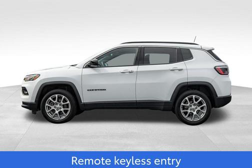 Bright White Clearcoat 2023 Jeep Compass Latitude Lux