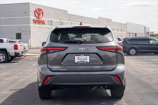 2024 Toyota Highlander LE