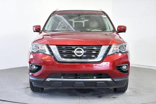Photo 4 of 42 of 2019 Nissan Pathfinder Platinum