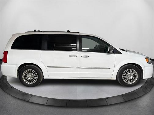 2015 Chrysler Town & Country Touring-L