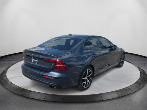 2020 Volvo S60 T5 Momentum