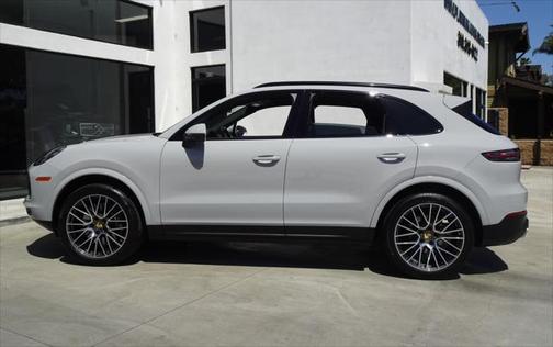 2023 Porsche Cayenne Platinum Edition