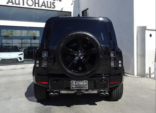 2024 Land Rover Defender 110 V8