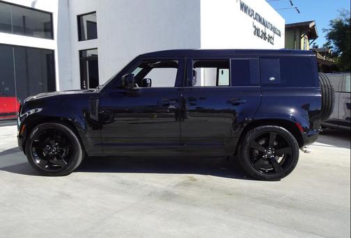 2024 Land Rover Defender 110 V8