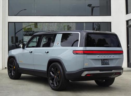 2024 Rivian R1S Adventure Quad Motor Large Pack