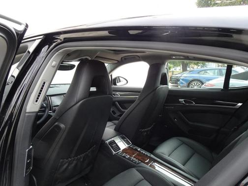 2014 Porsche Panamera 4